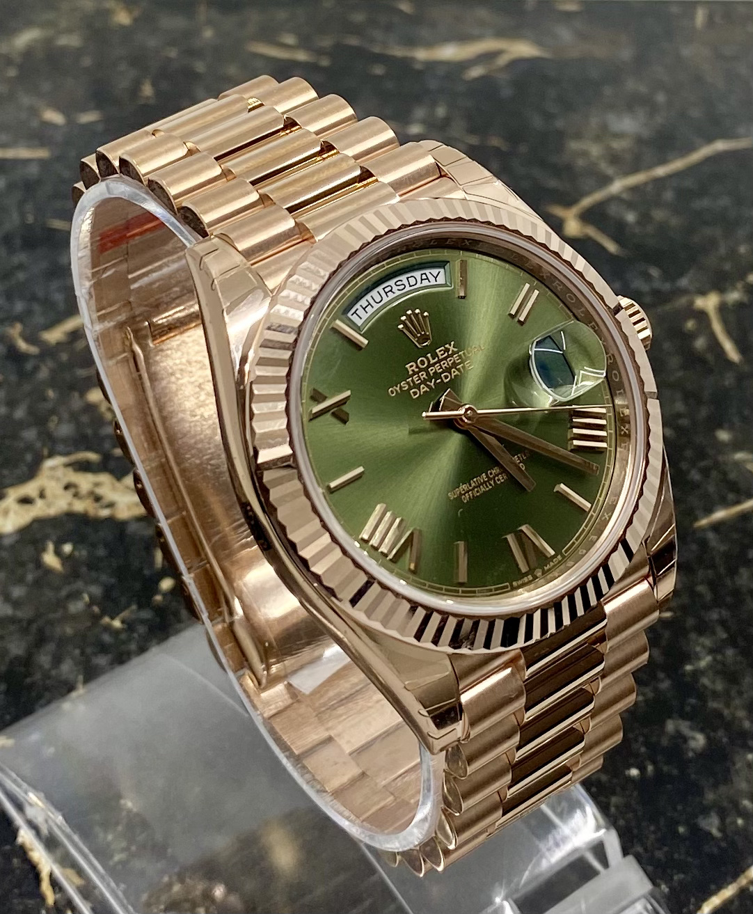 Auckland Vestlig Han Rolex Day-Date 40 - 228235- Rose Gold - Olive Green Dial - 2021 - XELOR  Watches