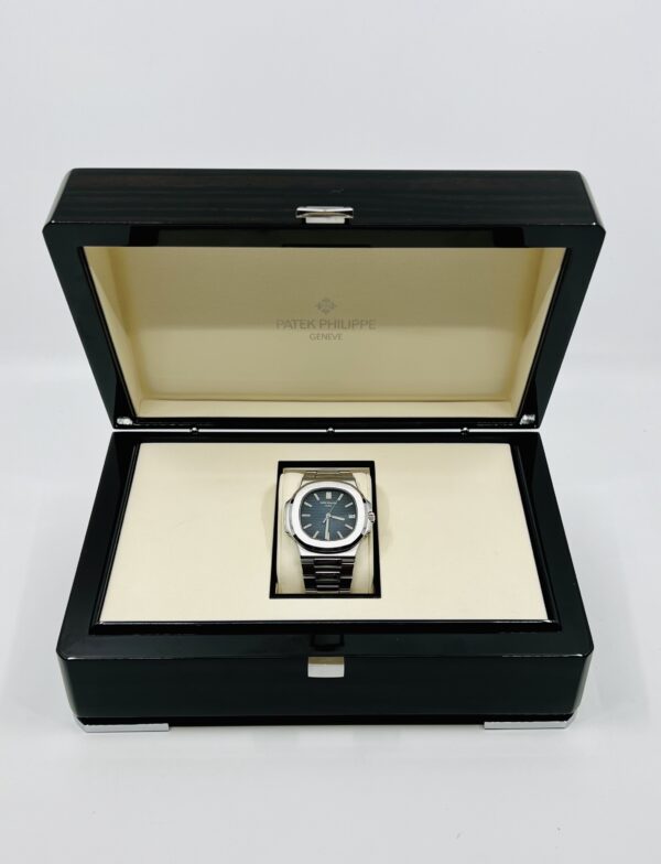 Patek Philippe Nautilus - 5711/1A-001 - Steel