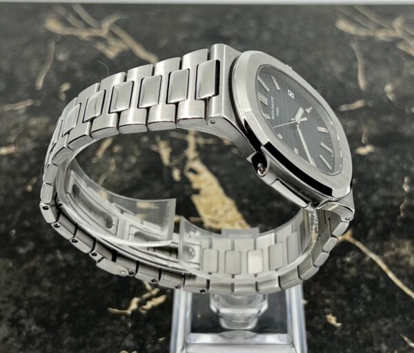 Patek Philippe Nautilus - 5711/1A-001 - Steel