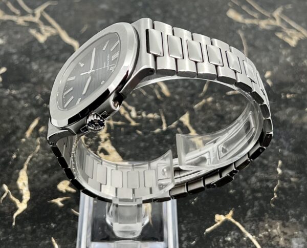 Patek Philippe Nautilus - 5711/1A-001 - Steel