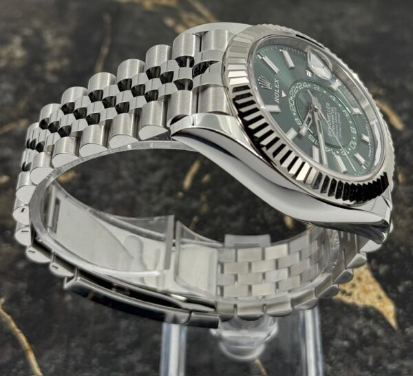 Rolex Sky-Dweller 336934-0002 - Green Dial - Jubilee - 2025 NEW