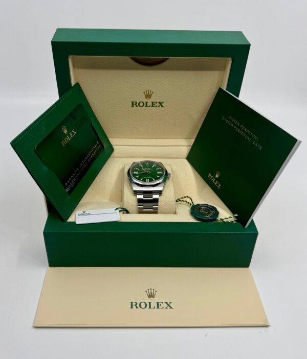 Rolex Oyster Perpetual 41 - 124300 - Green - New - Full stickers