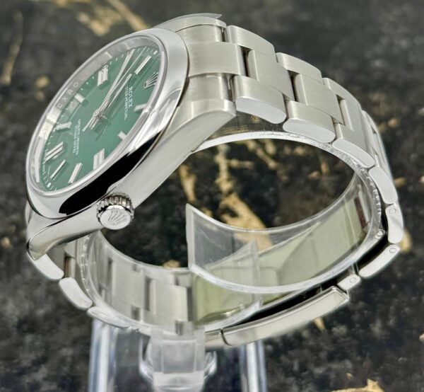 Rolex Oyster Perpetual 41 - 124300 - Green - New - Full stickers