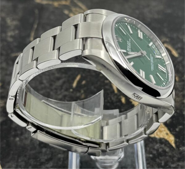 Rolex Oyster Perpetual 41 - 124300 - Green - New - Full stickers
